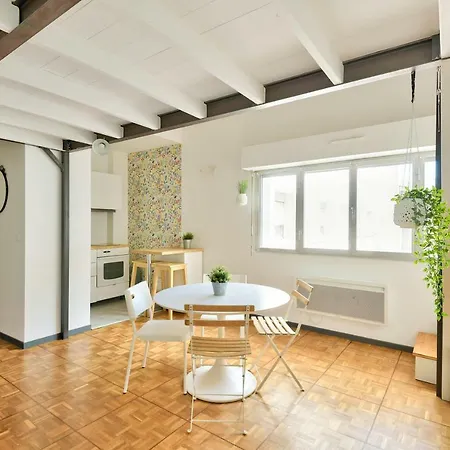 Apartment Lovely In