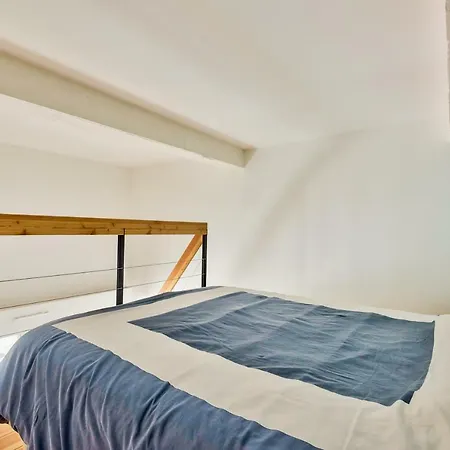Apartment Lovely In